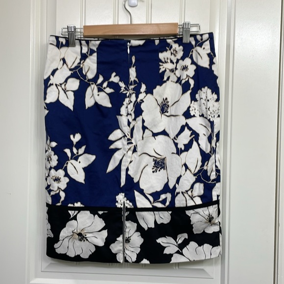 White House Black Market Size 6 Floral Pencil Skirt - Picture 6 of 9